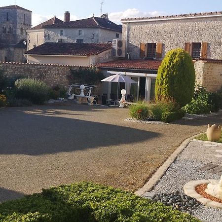 Les Quatre Saisons Villa Saint-Angeau Dış mekan fotoğraf